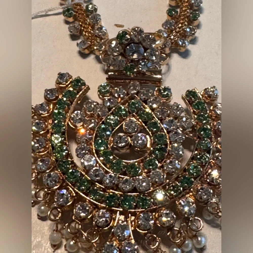 NWOT Ethnic Indian Jewelry Set with Pearl Inspired Golden Threaded Bag